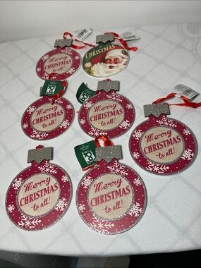 'Merry Christmas to All' Holiday Ornament Set
Retro ornaments
New retail $6.99